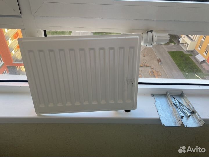 Радиатор отопления (нижнее подключение) 40*31 см