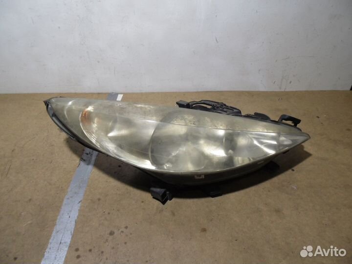 Фара передняя правая Пежо 207