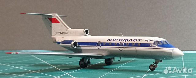 Модель самолëта Як-40 объявление продам
