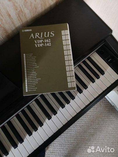 Цифровое пианино Yamaha Arius YDP-142