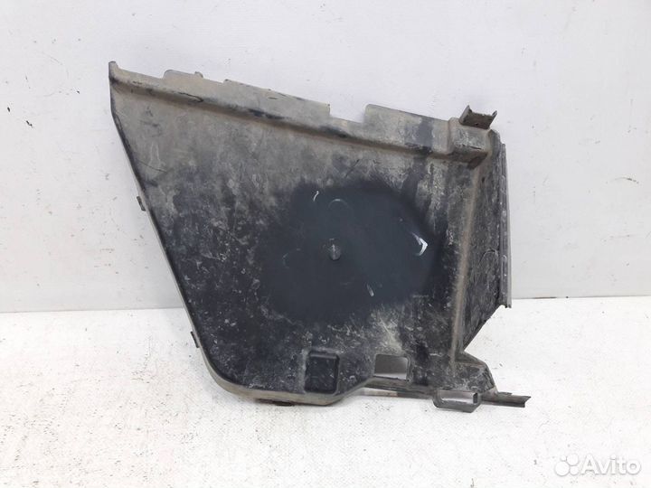 Дефлектор радиатора правый Nissan Terrano D10