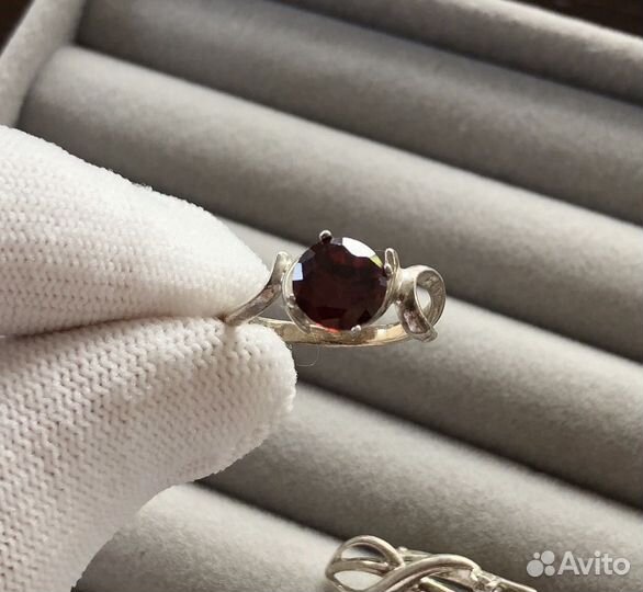 Серебряный комплект с иск. Гаранатом. 925