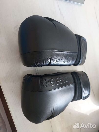 Боксерские перчатки