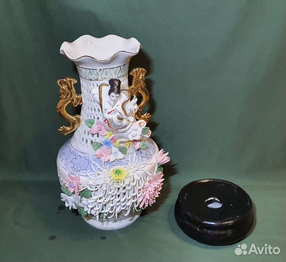 Ваза прорезной фарфор. Китай