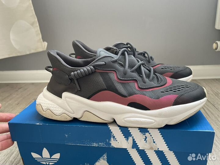 Кроссовки Adidas ozweego