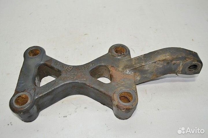 Кронштейн амортизатора вспомогательного моста, ниж