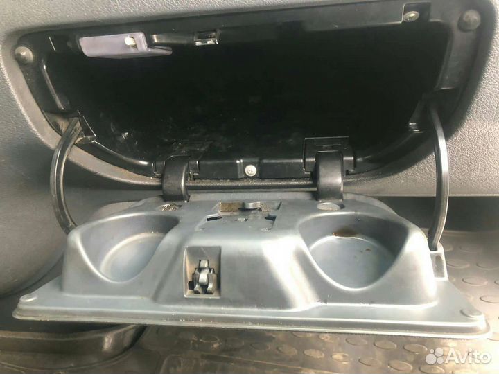 Крышка бардачка sprinter