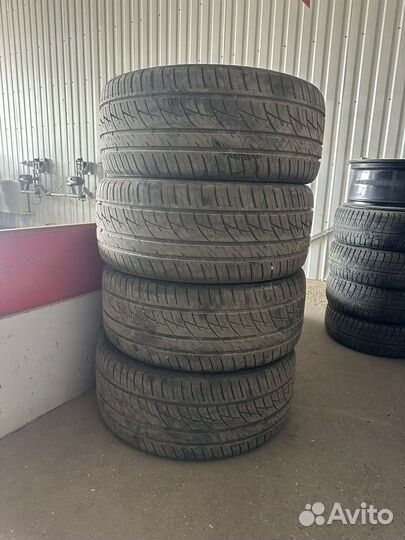 Delinte DS8 285/35 R22 Y