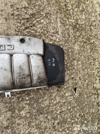 Декоративная крышка двигателя Mercedes 210 OM612