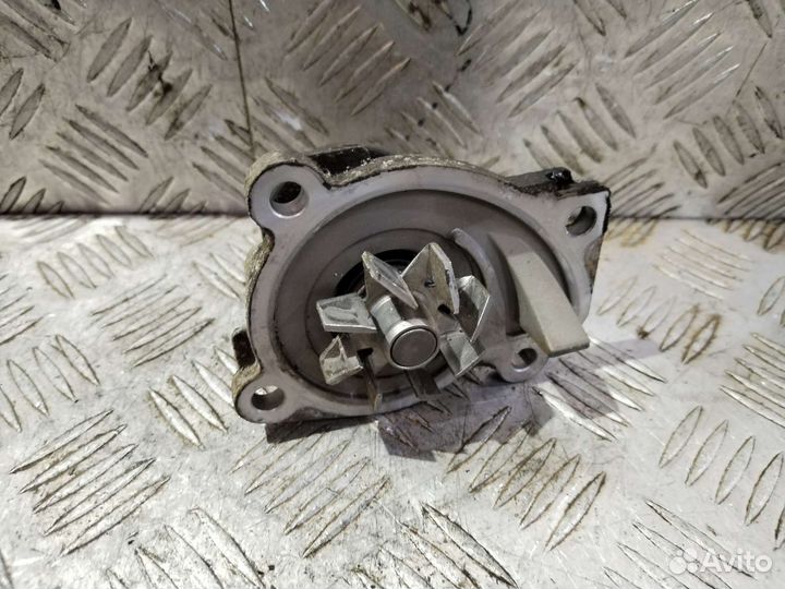 Помпа двигателя 1,6 H4M Renault Duster, Kaptur