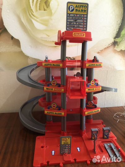 Игрушечная парковка