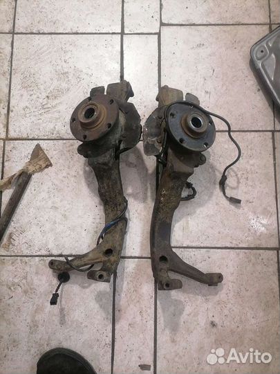 Кулак поворотный левый правый пассат Passat B5 1.8