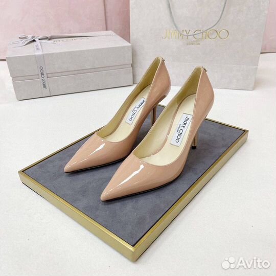 Лаковые бежевые туфли Jimmy Choo