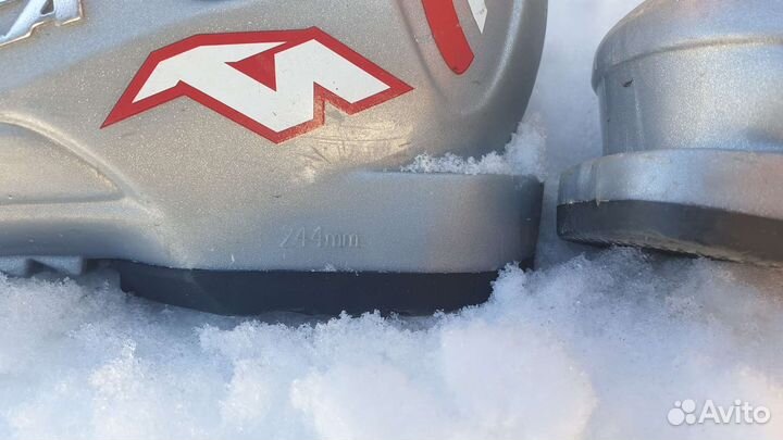 Горные лыжи и ботинки детские