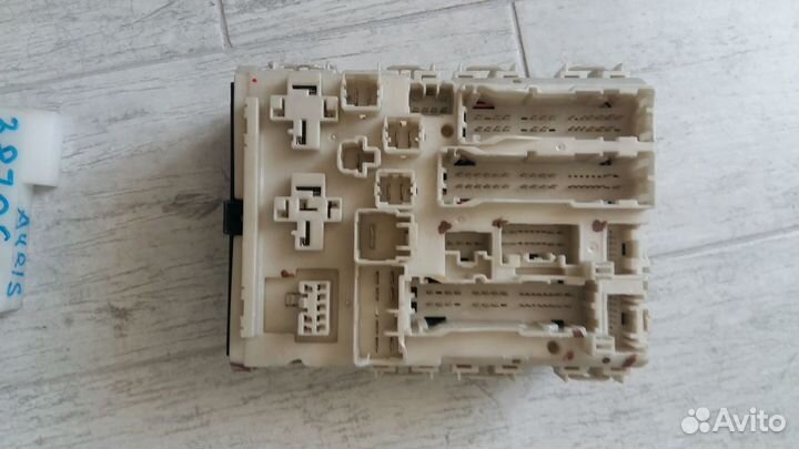Блок предохранителей Тайота Аурис 2007-2014