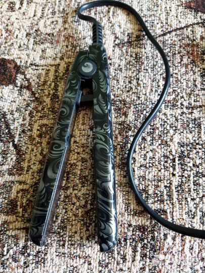 Щипцы-выпрямители (плойка)