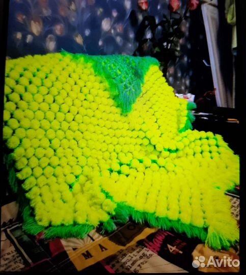 Плед из помпонов