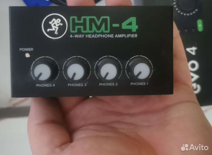Mackie HM-4