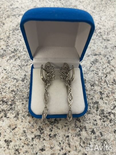 Серебряные серьги с фионитами