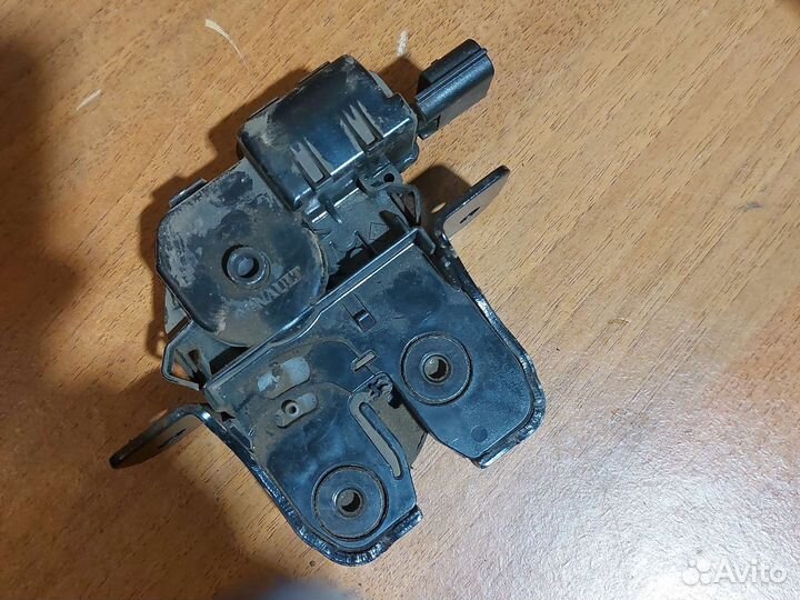 Renault duster 2020-2022- замок крышки багажника