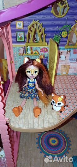 Кукольный домик с мебелью