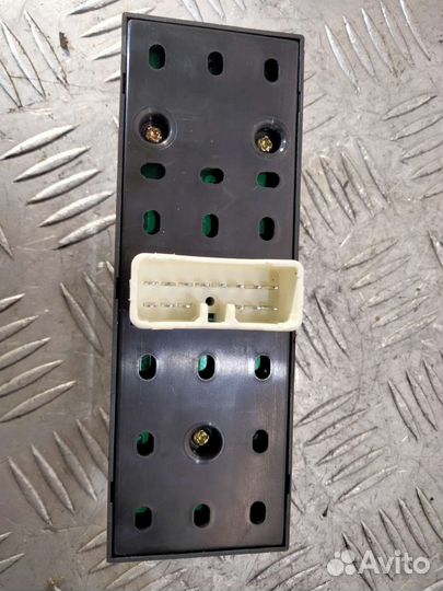 Блок управления стеклоподъёмниками Hyundai Matrix