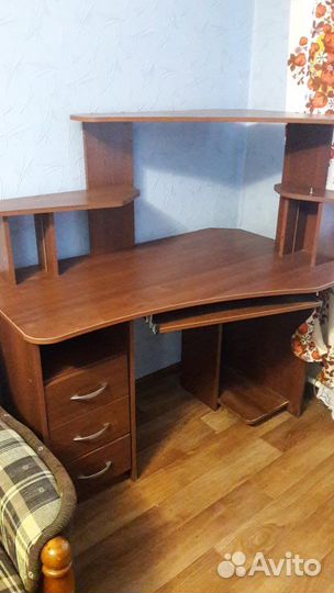 Компьютерный стол