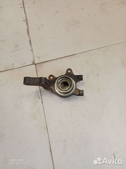 Кулак поворотный передний левый