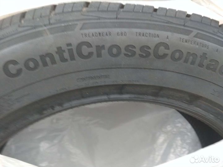 Continental ContiCrossContact AT 215/60 R17