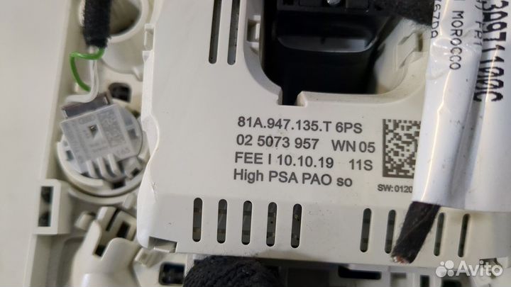 Фонарь салона Audi Q3 2018