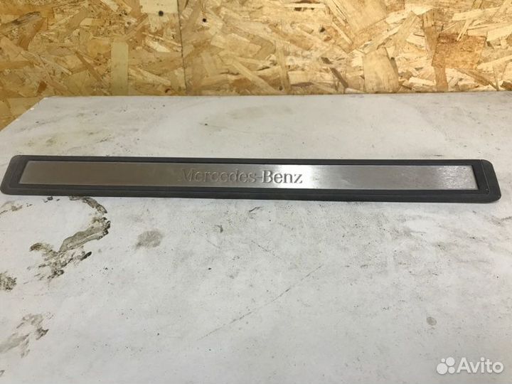 Молдинг порога передний правый Mercedes-Benz
