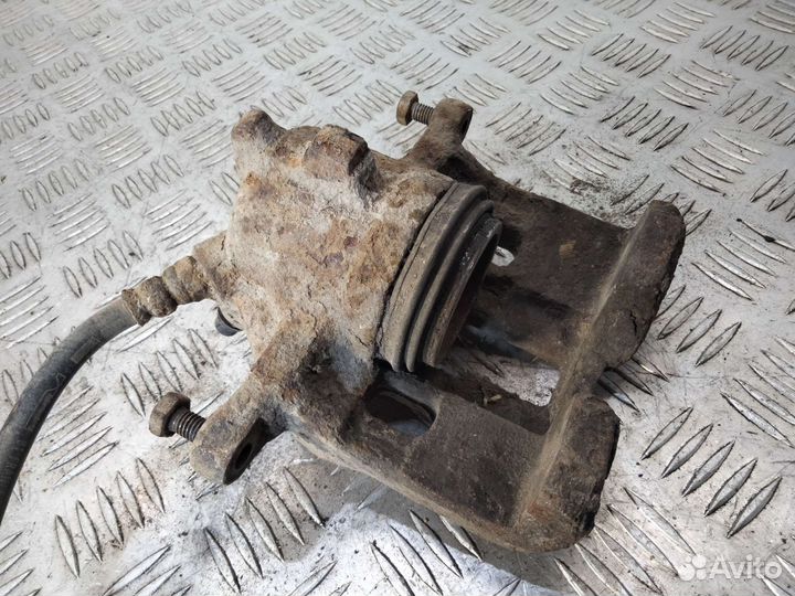 Суппорт левый Ситроен Берлинго