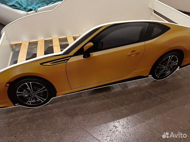 Детская кровать-машинка