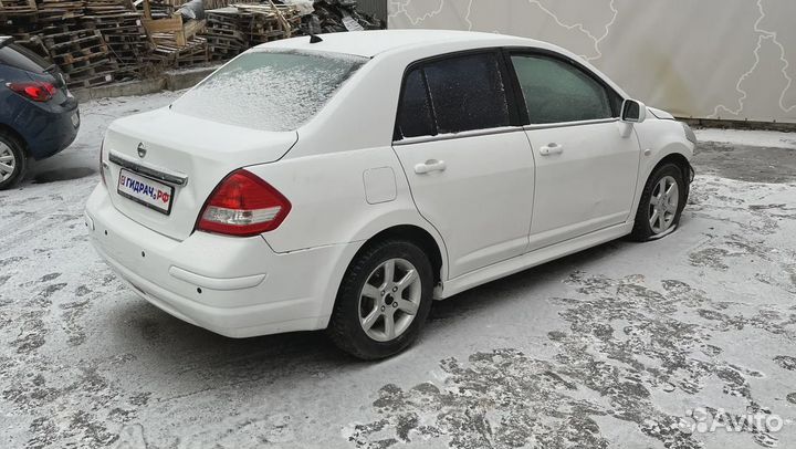 Кулак поворотный передний левый Nissan Tiida (C11) 40015-ED000