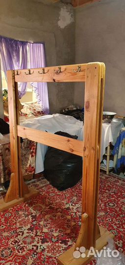 Вешалка деревянная