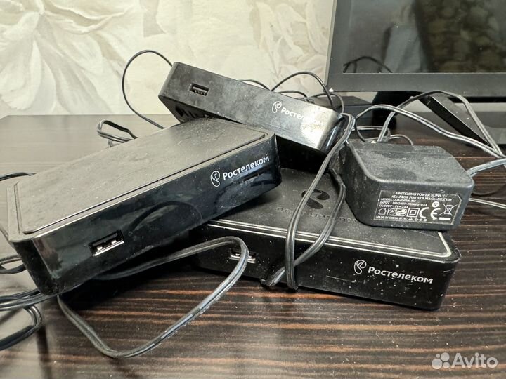 Приставки и пульты ростелеком 3 шт