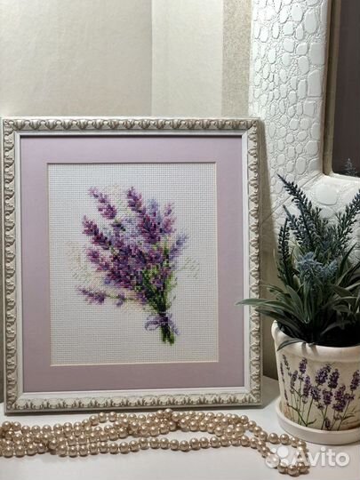 Картина интерьерная, вышитая крестиком