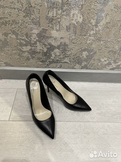 Новые туфли на шпильке 37