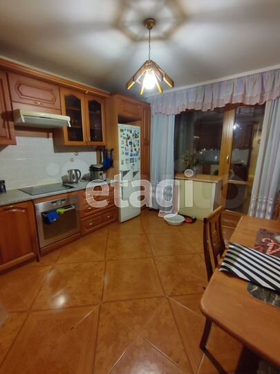 3-к. квартира, 100 м², 4/9 эт.