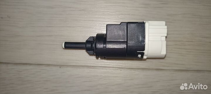 Датчик включения стоп сигнала Renault 253206170R