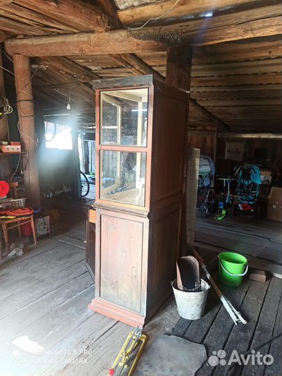 Старинный буфет горка