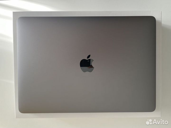 MacBook Pro 13 M1 (2020), 16 гб RAM, 512 гб