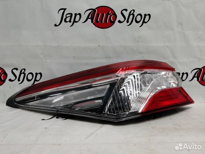 Фонарь наружный левый Toyota Camry 70