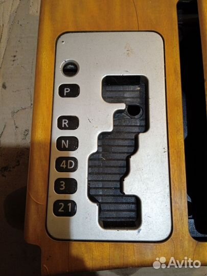 Консоль центральная Infiniti QX56