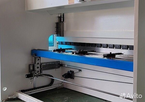 Листогибочный пресс с чпу MetalTec HBM 100/3200C