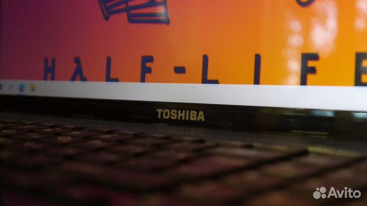 Ноутбук Toshiba satellite L850-DLK