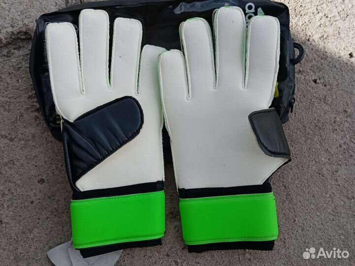 Вратарские перчатки adidas fingersave 10