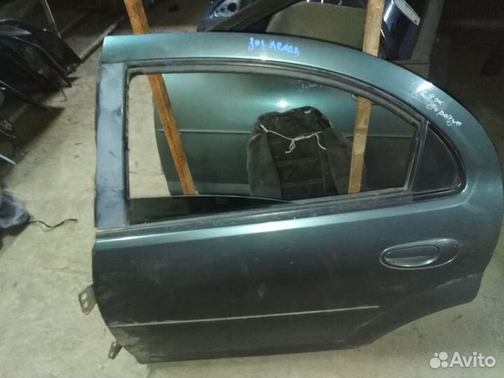 Дверь задняя левая Dodge Stratus