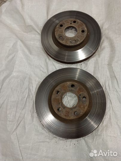 Тормозные диски на Харриер 1998 передние