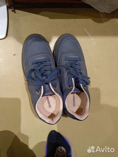 Кроссовки женские